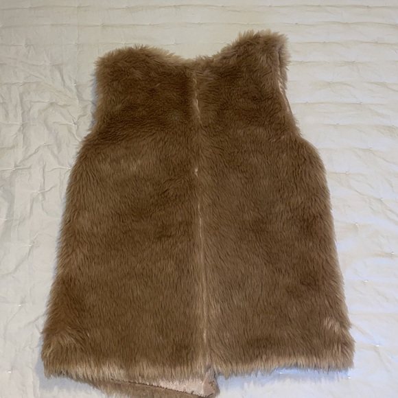 Love Tree Faux Fur Vest - Picture 4 of 7